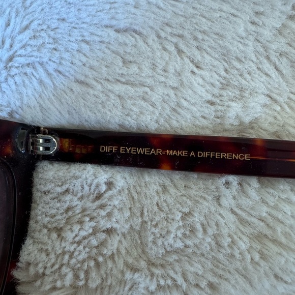 DIFF EYEWEAR Katelyn Brown Amber Tortoise & Blue Flash Sunglasses - Picture 9 of 9